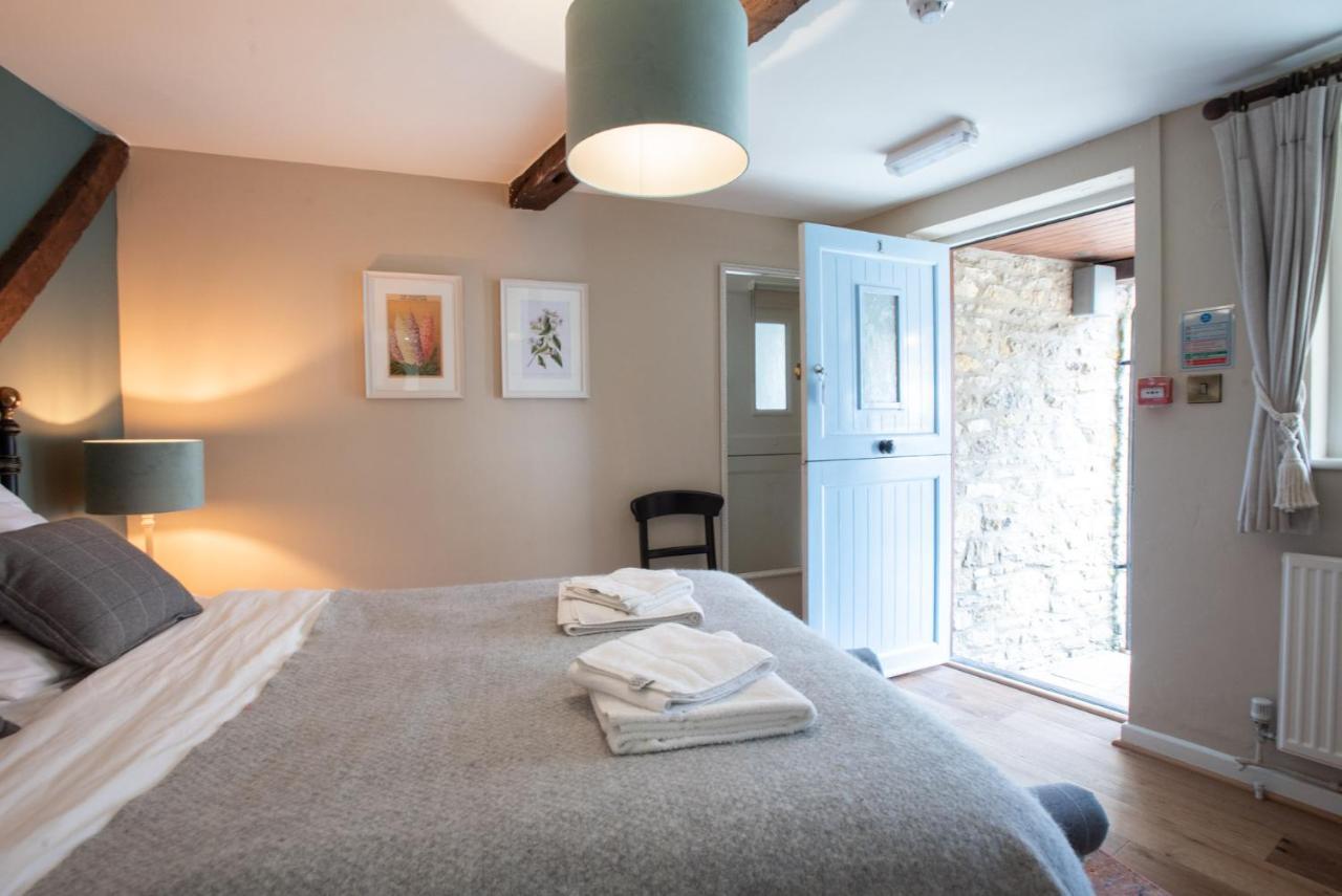 The Talkhouse Bed and Breakfast Stanton Saint John Exteriör bild