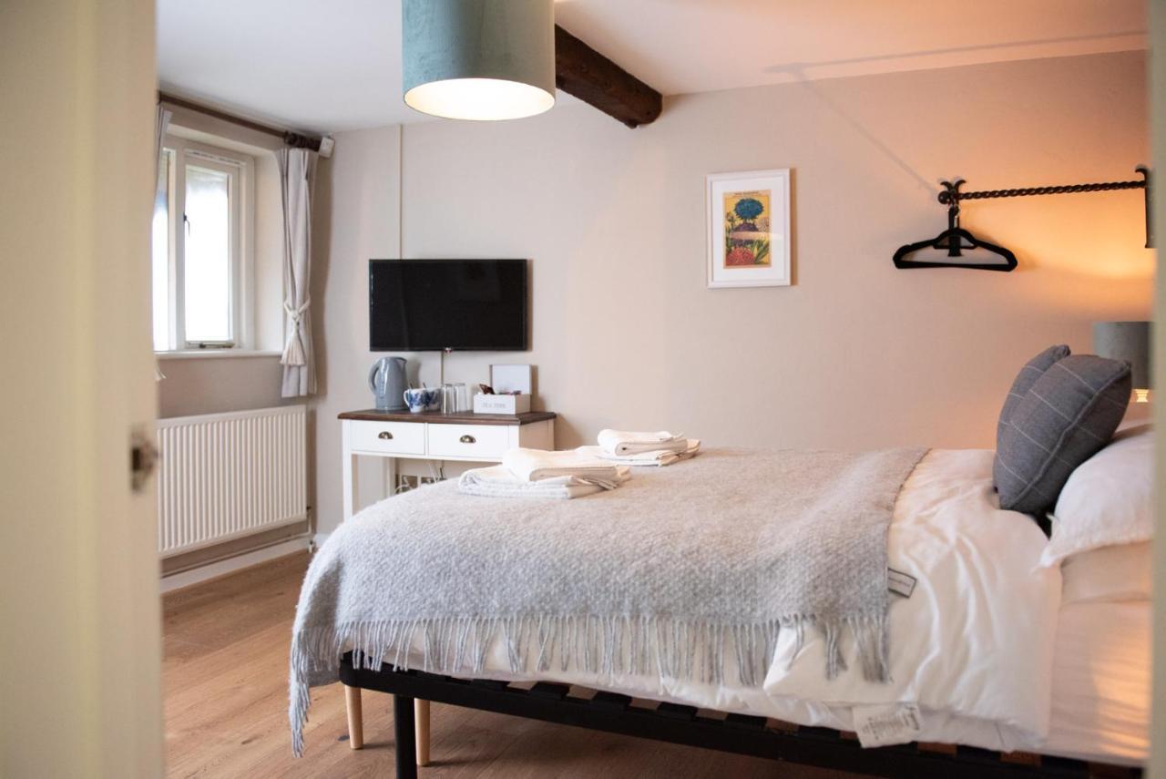 The Talkhouse Bed and Breakfast Stanton Saint John Exteriör bild