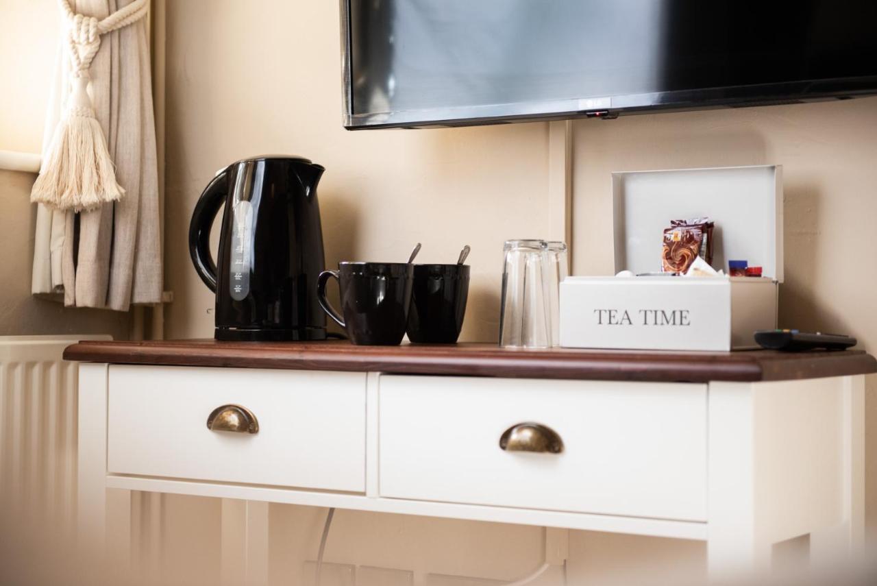 The Talkhouse Bed and Breakfast Stanton Saint John Exteriör bild